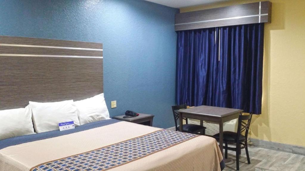 Americas Best Value Inn & Suites Northeast Houston Bagian luar foto