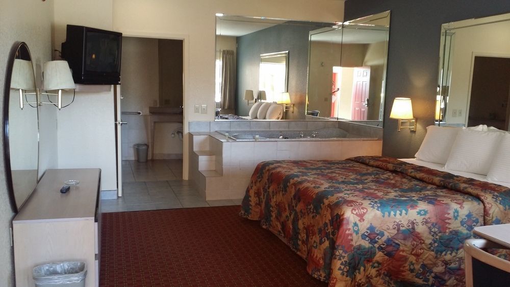 Americas Best Value Inn & Suites Northeast Houston Bagian luar foto