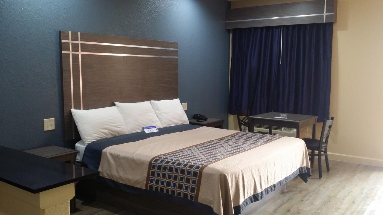 Americas Best Value Inn & Suites Northeast Houston Bagian luar foto