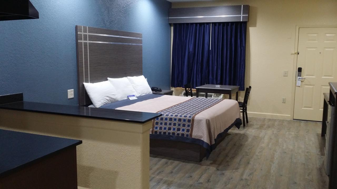 Americas Best Value Inn & Suites Northeast Houston Bagian luar foto