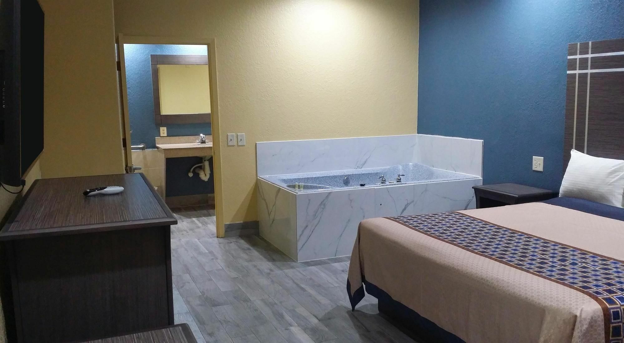 Americas Best Value Inn & Suites Northeast Houston Bagian luar foto