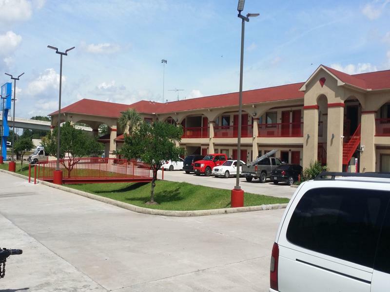 Americas Best Value Inn & Suites Northeast Houston Bagian luar foto